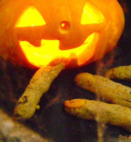 Doigts de zombies sortis de terre (goûter d’halloween)- sablés choco-noisette