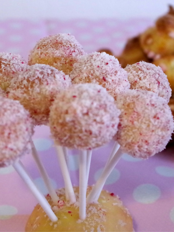 Cake pops à la noix de coco (recette avec moule)