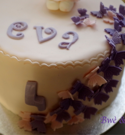 Gâteau Hello Kitty et les papillons (cake design)