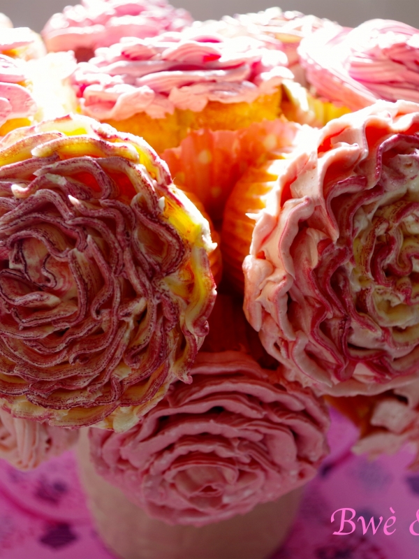 Bouquet de cupcakes (caramel/ vanille, chocolat/vanille).
