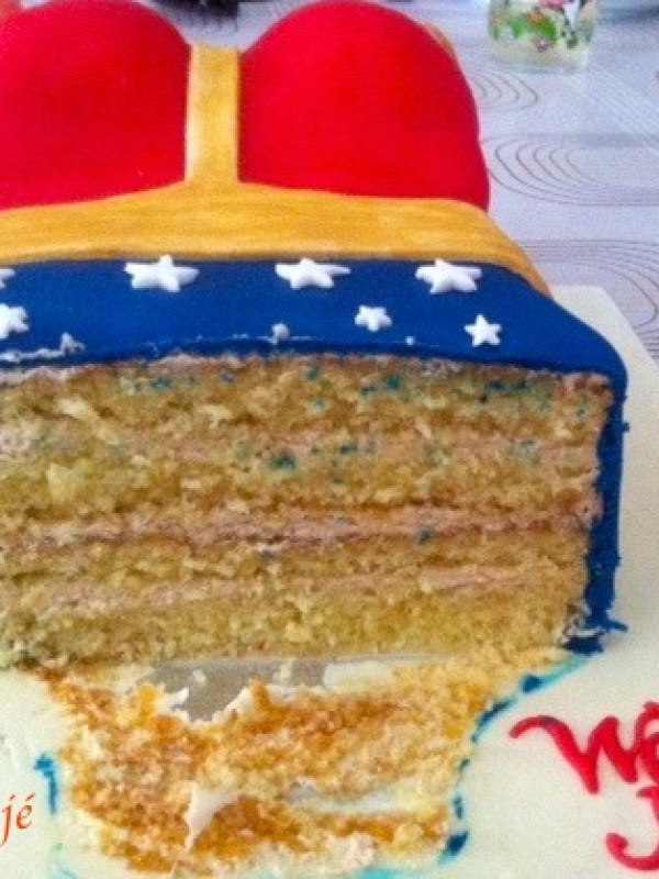 Gâteau Wonder Woman (cake design)