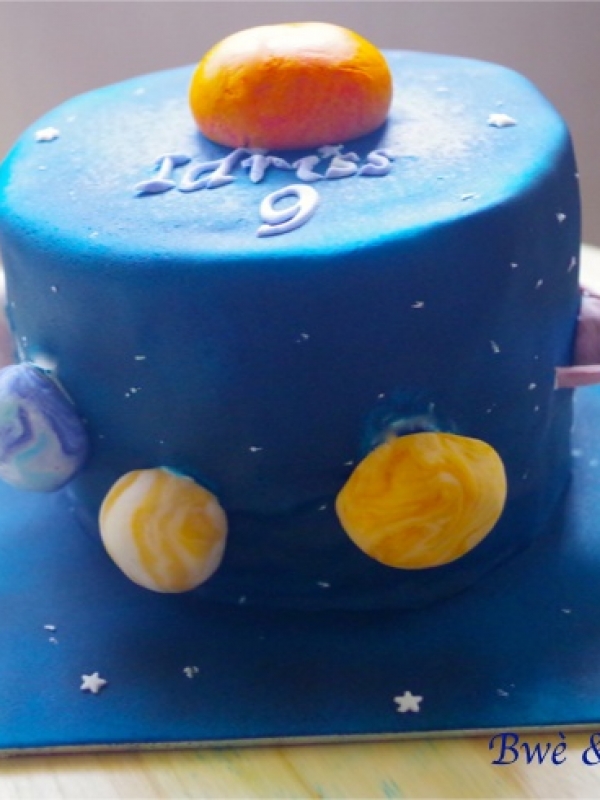 Gâteau système solaire (cake design)