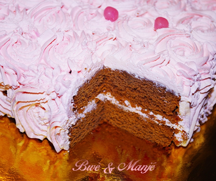 Layer cake chocolat garni de chantilly mascarpone