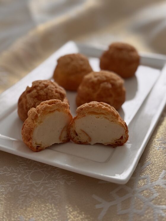 Choux craquelin et crème pâtissière : le dessert chic et facile