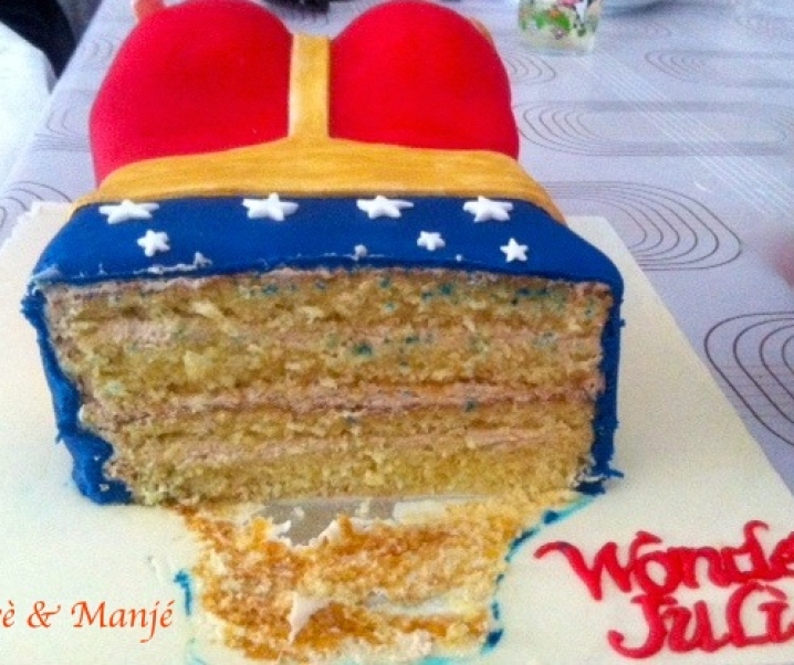 Gâteau Wonder Woman (cake design)