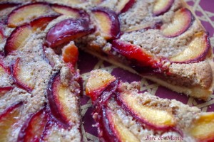 tarte aux prunes, crème noisettes