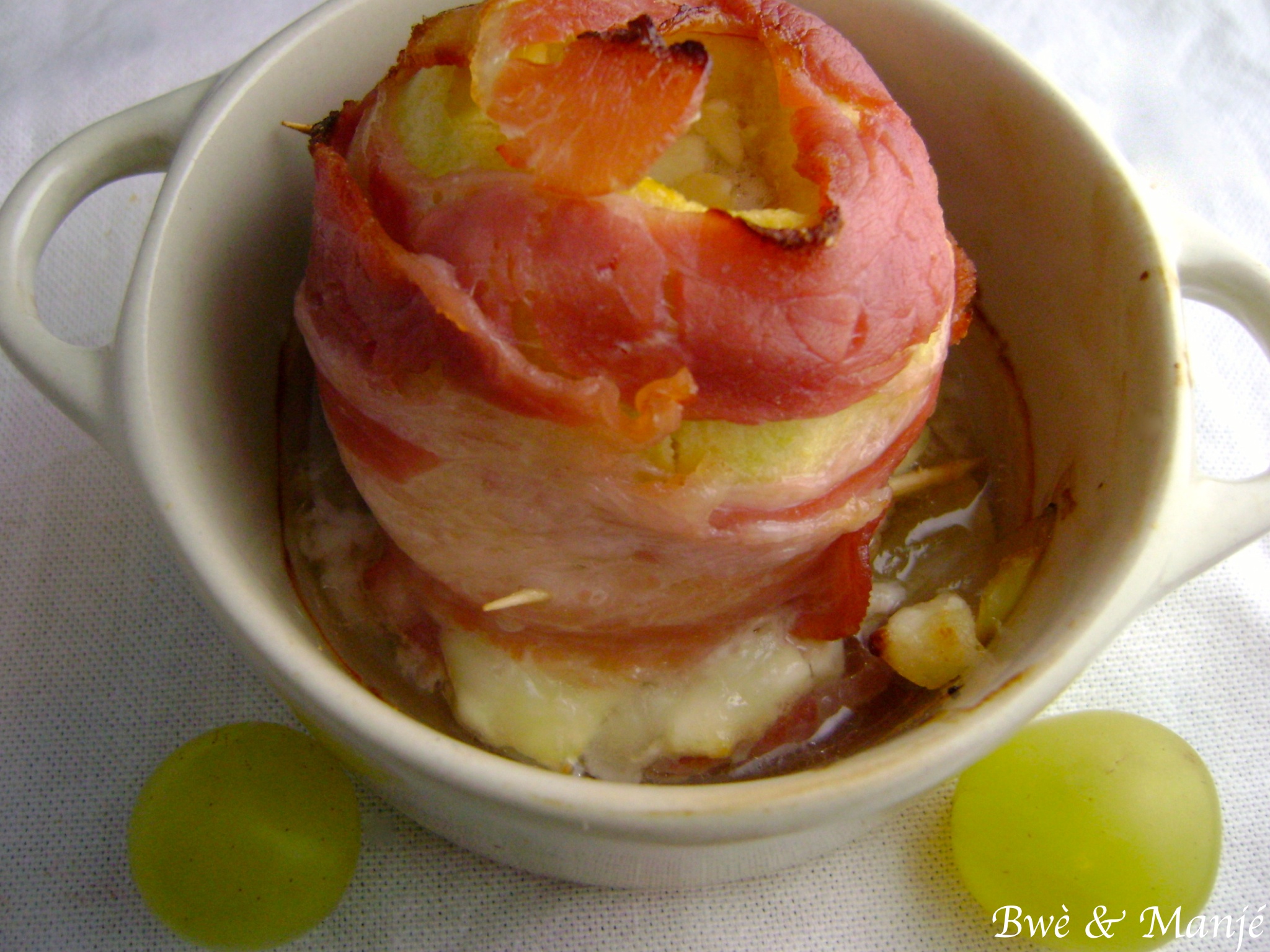 pomme au lard, chèvre, miel et raisin