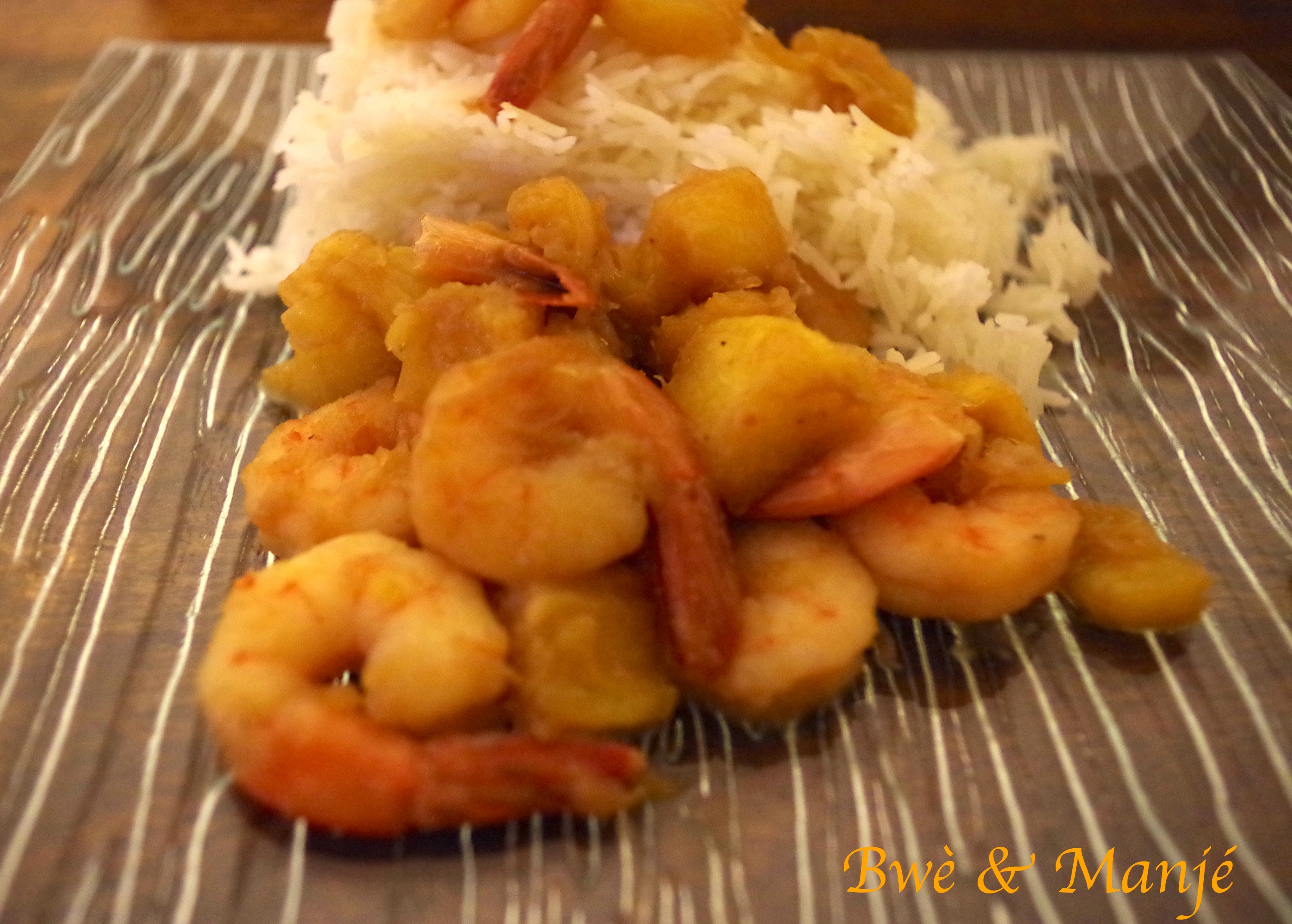 crevettes sautées à l'ananas