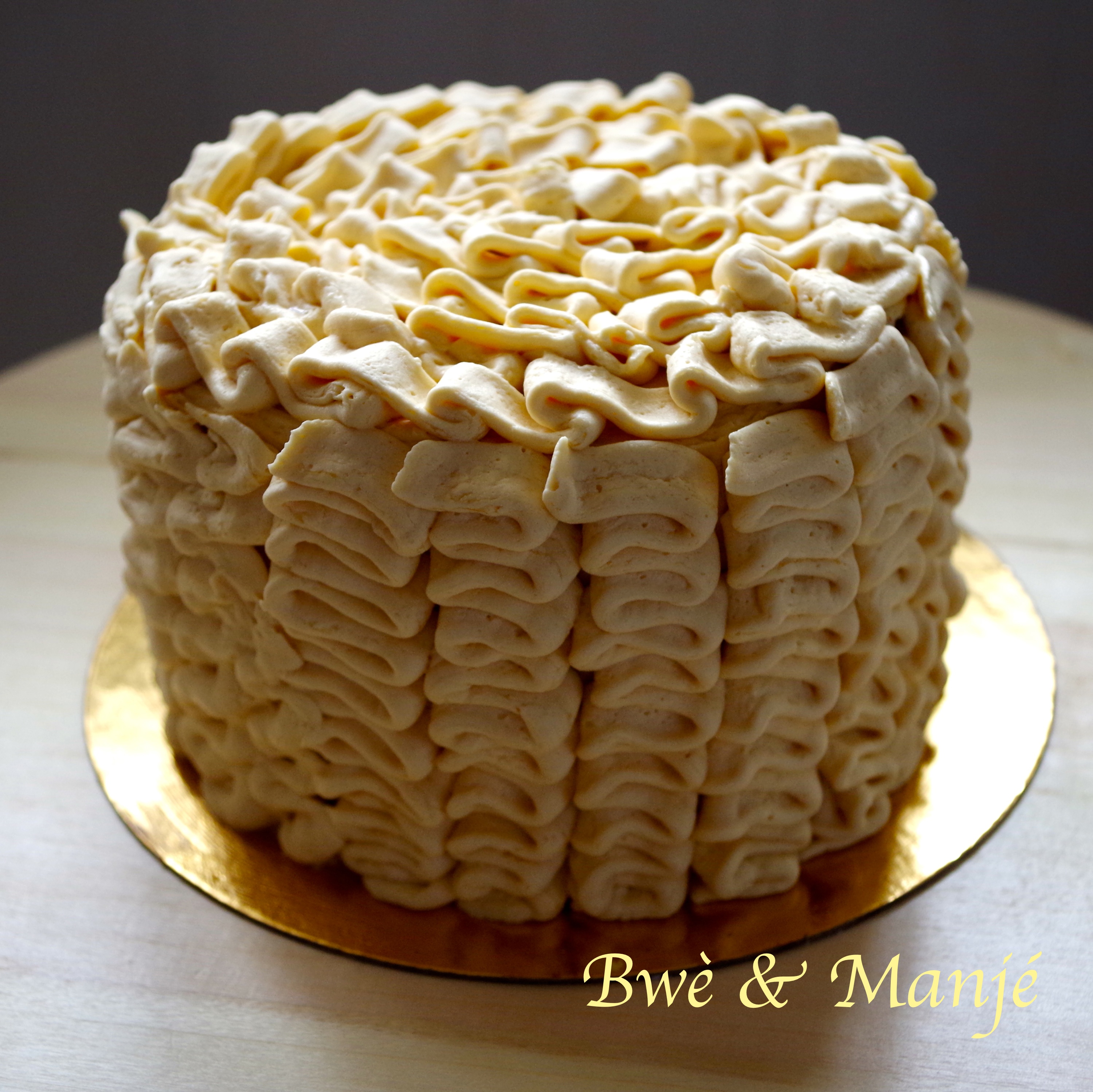 Layer Cake A La Vanille Pommes Et Caramel Gourmandises Epicees
